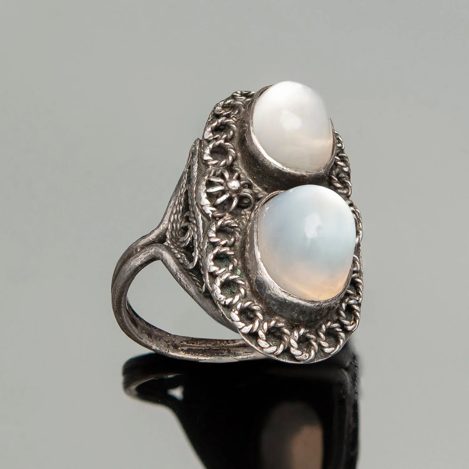 Art Deco Sterling Silver Cabochon Moonstone Ring