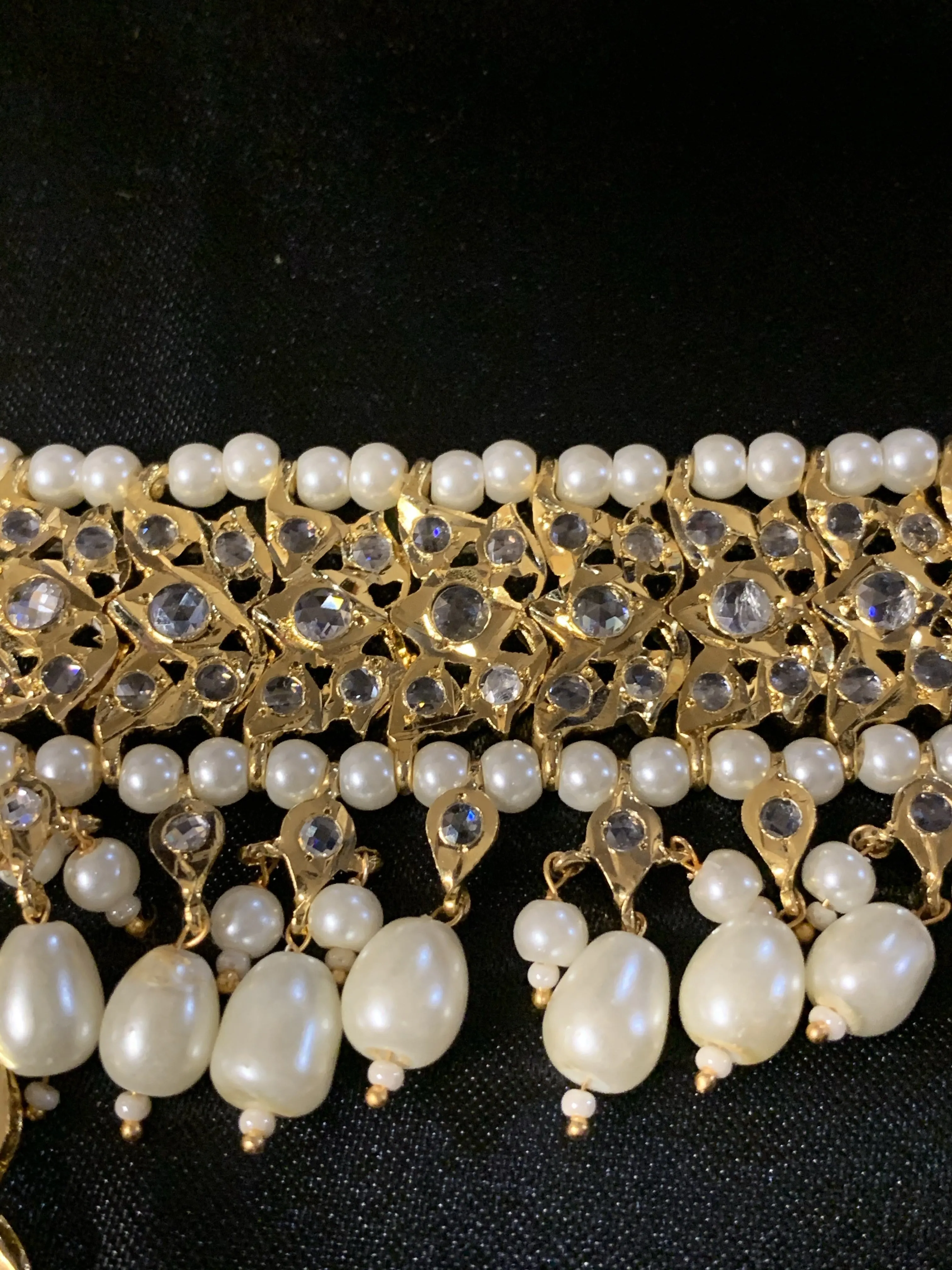 C6 Sahaj choker set in pearls ( READY TO SHIP)