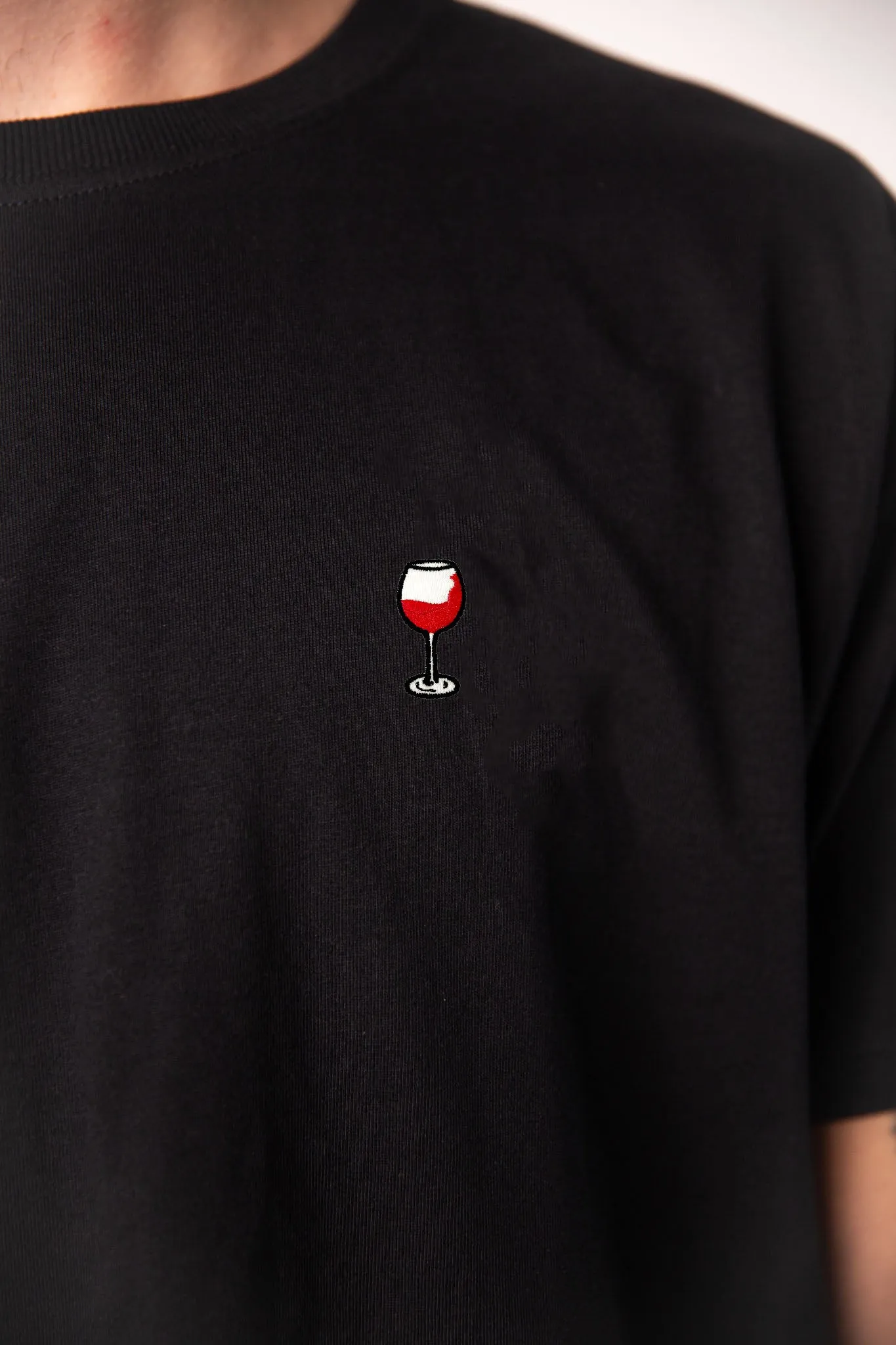 Glaserl Rotwein | Besticktes Männer Bio Baumwoll T-Shirt