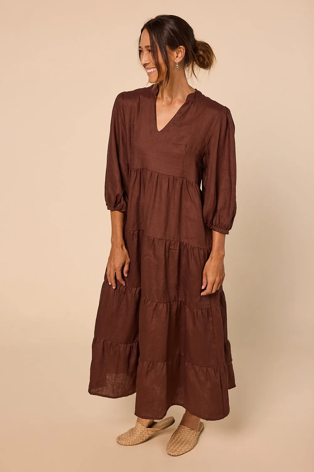 Sabre Linen V-Neck Dress in Raisin